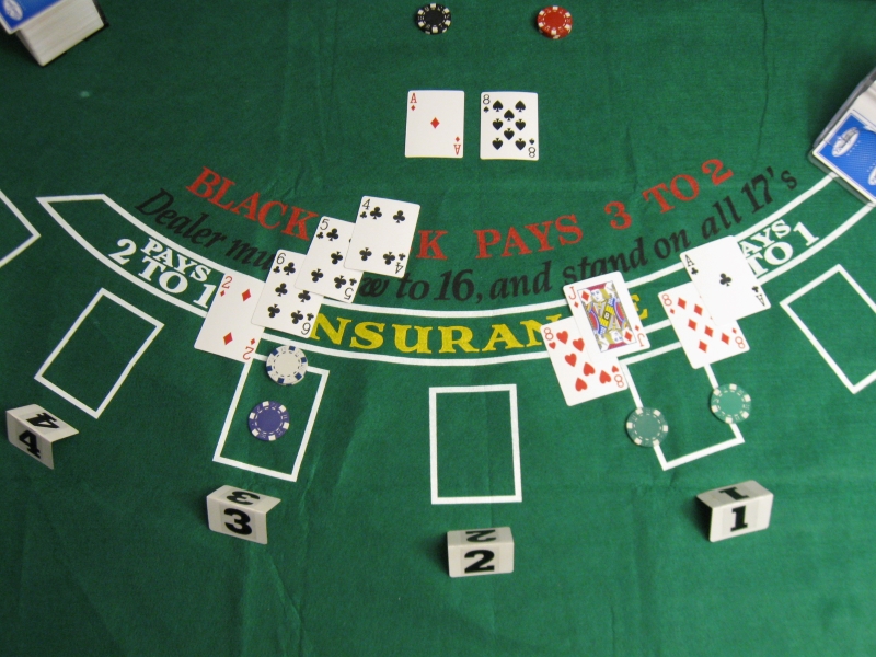 Blackjack_game_Dealer's hand revealed.jpg